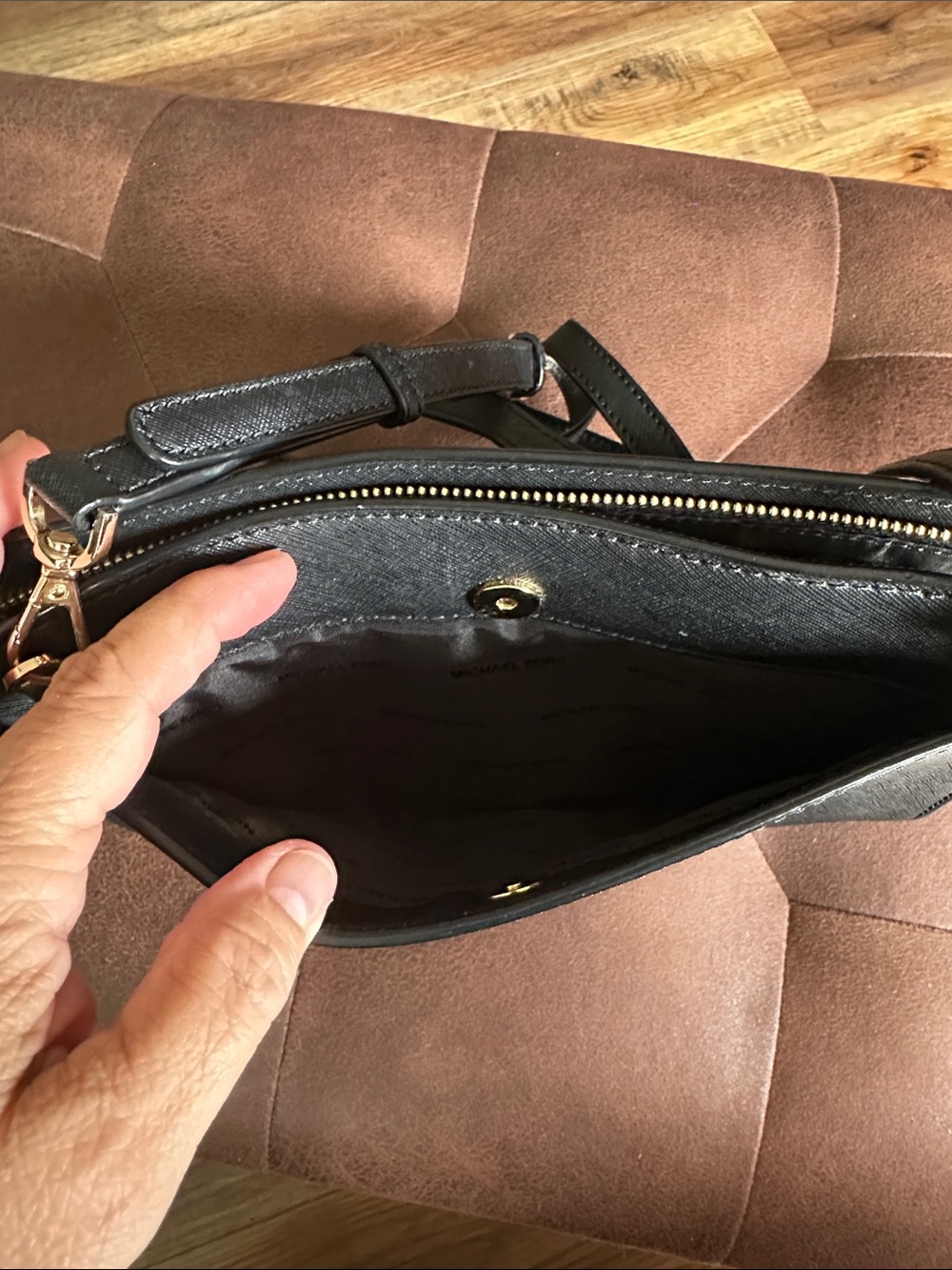 Michael Kors Black Leather Shoulder Pouch with Gold Logo - Picture 3 of 4